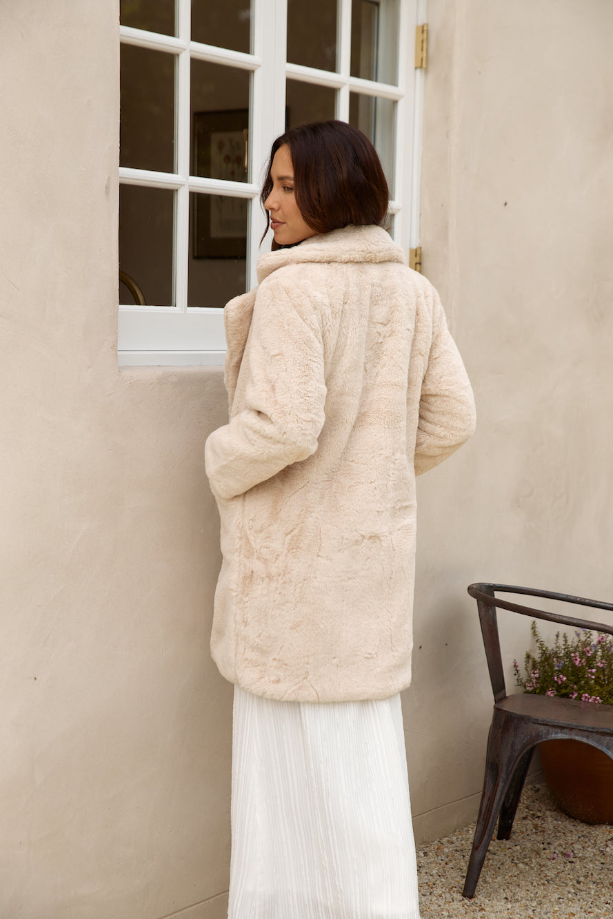 Fuzzy Feeling Coat Beige