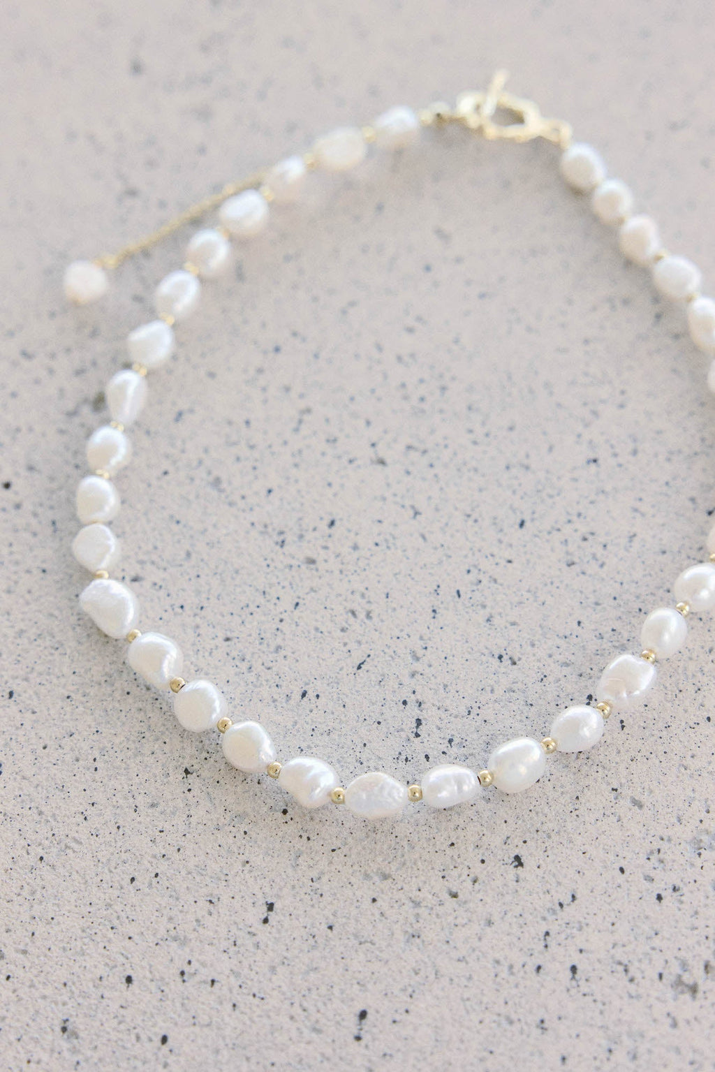 Sand Glow Freshwater Pearl Necklace Gold White