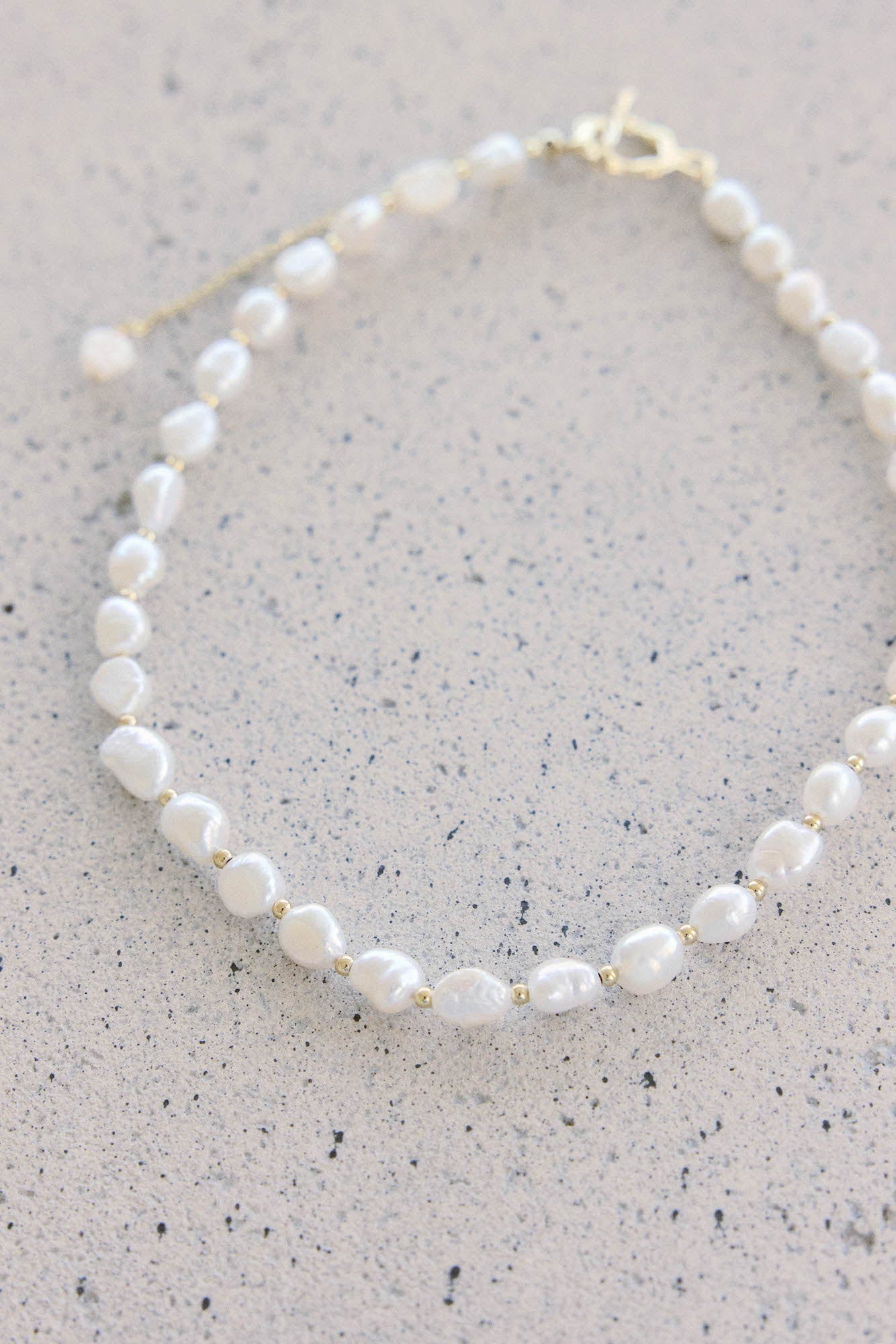 Sand Glow Freshwater Pearl Necklace Gold White