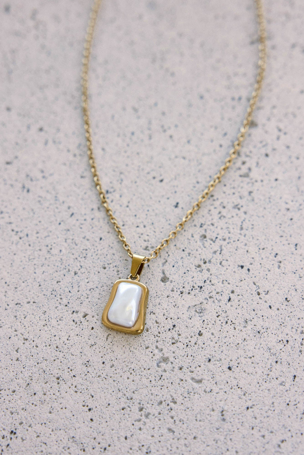 Catching Clouds Necklace White Gold
