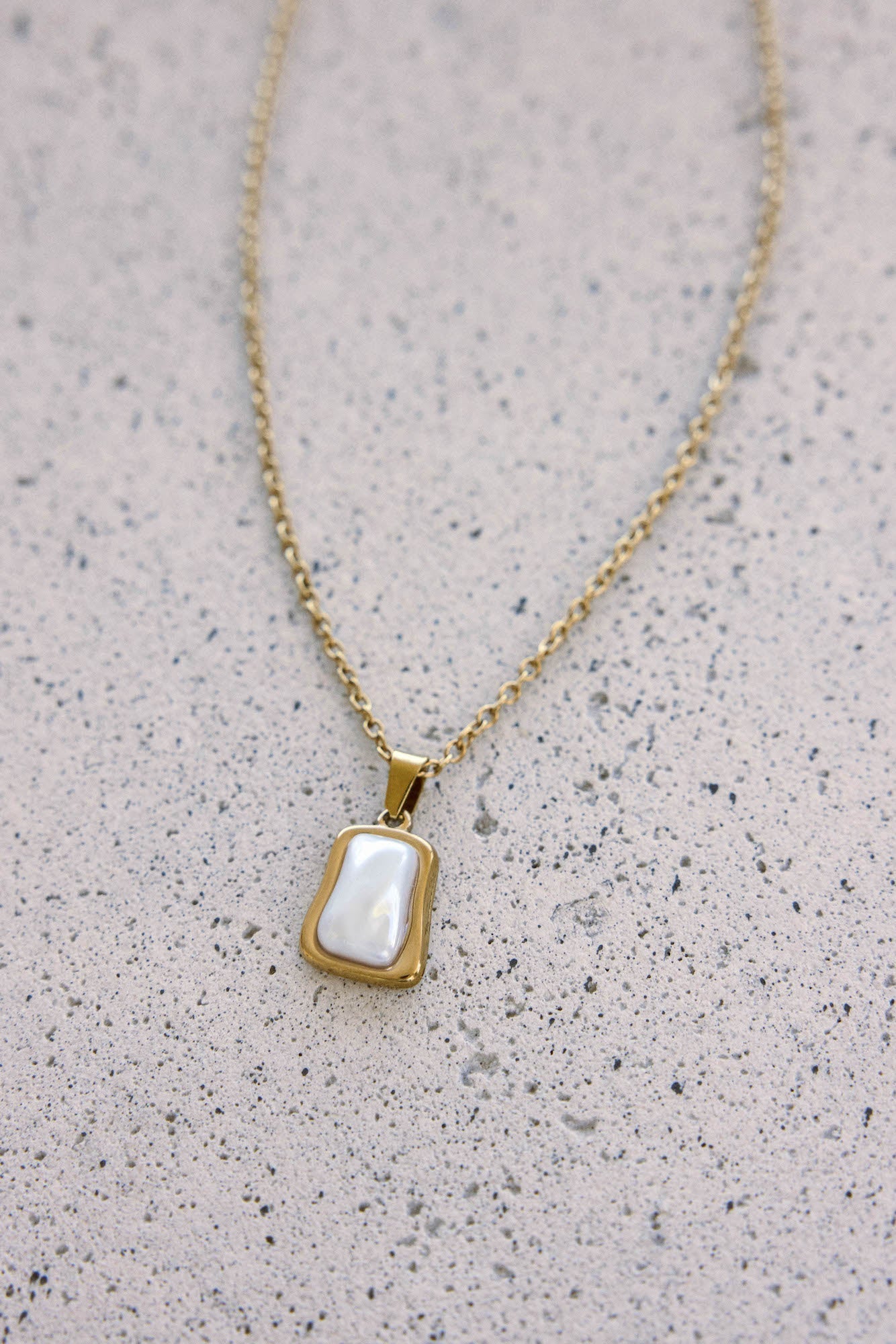 Catching Clouds Necklace White Gold