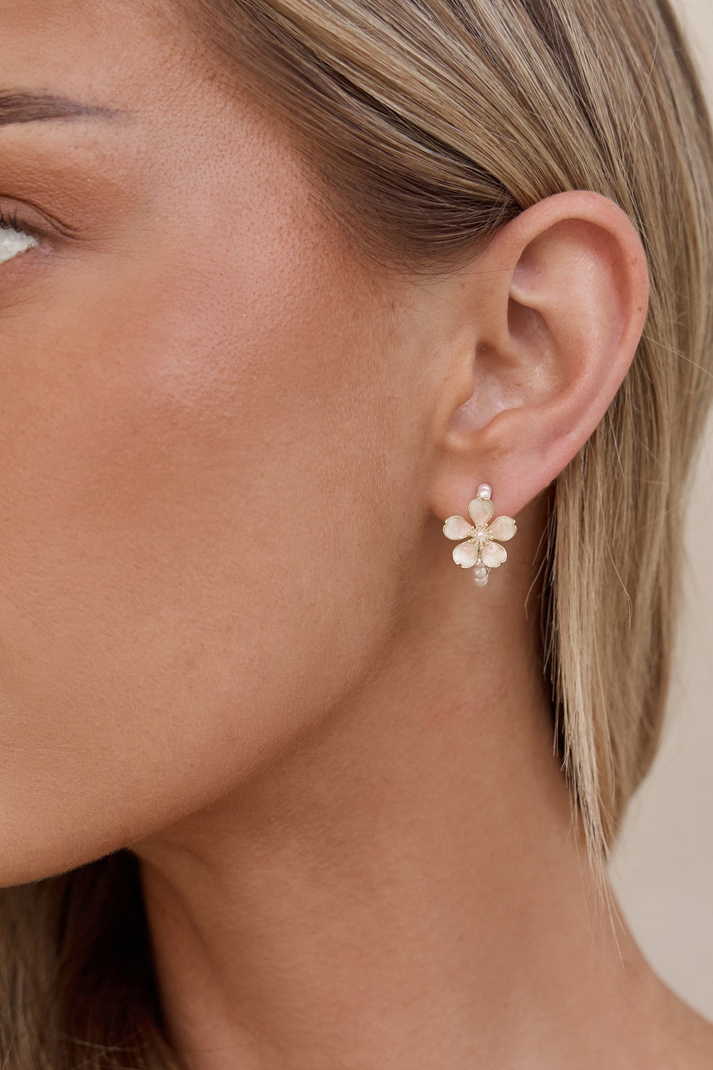 Island Whisper Earrings White Gold