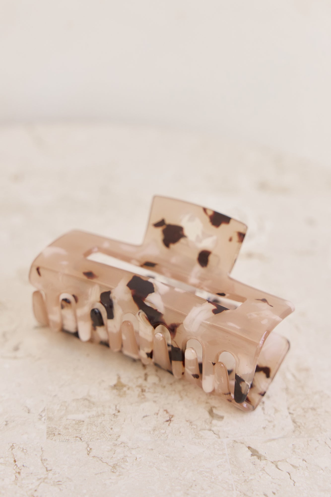 Coconuts Claw Clip Beige