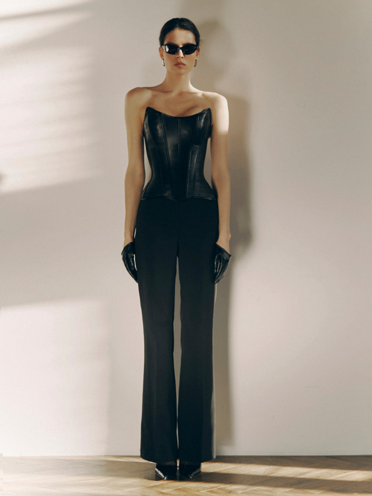 Rogue Corset: Bold, Rebel-Chic Style